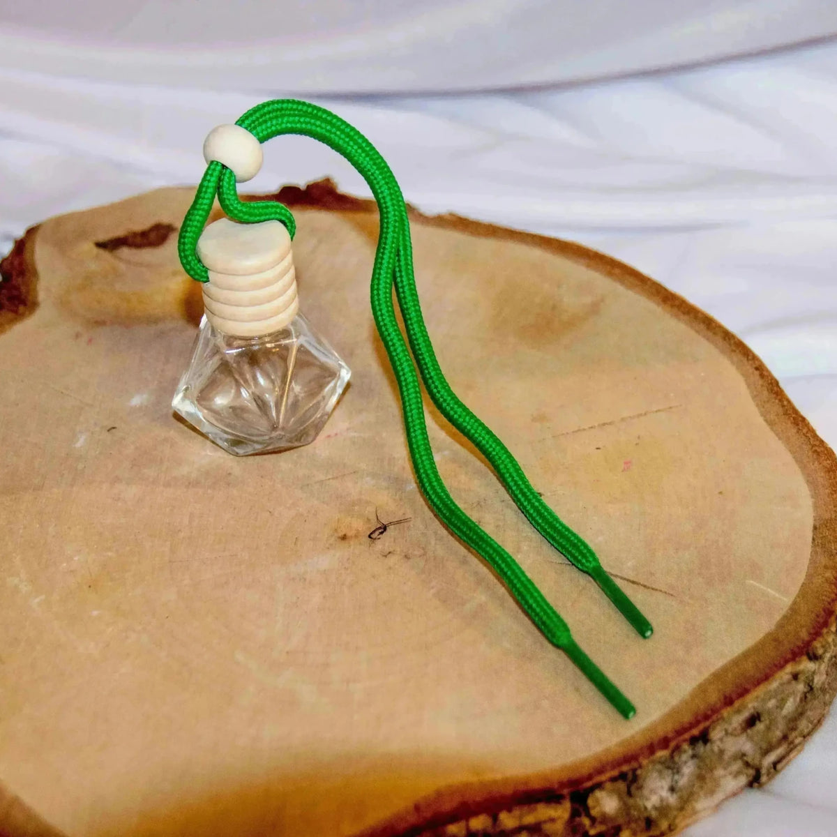 Diffuseur voiture parfumé fixé au rétroviseur - L'Atelier Ginko
